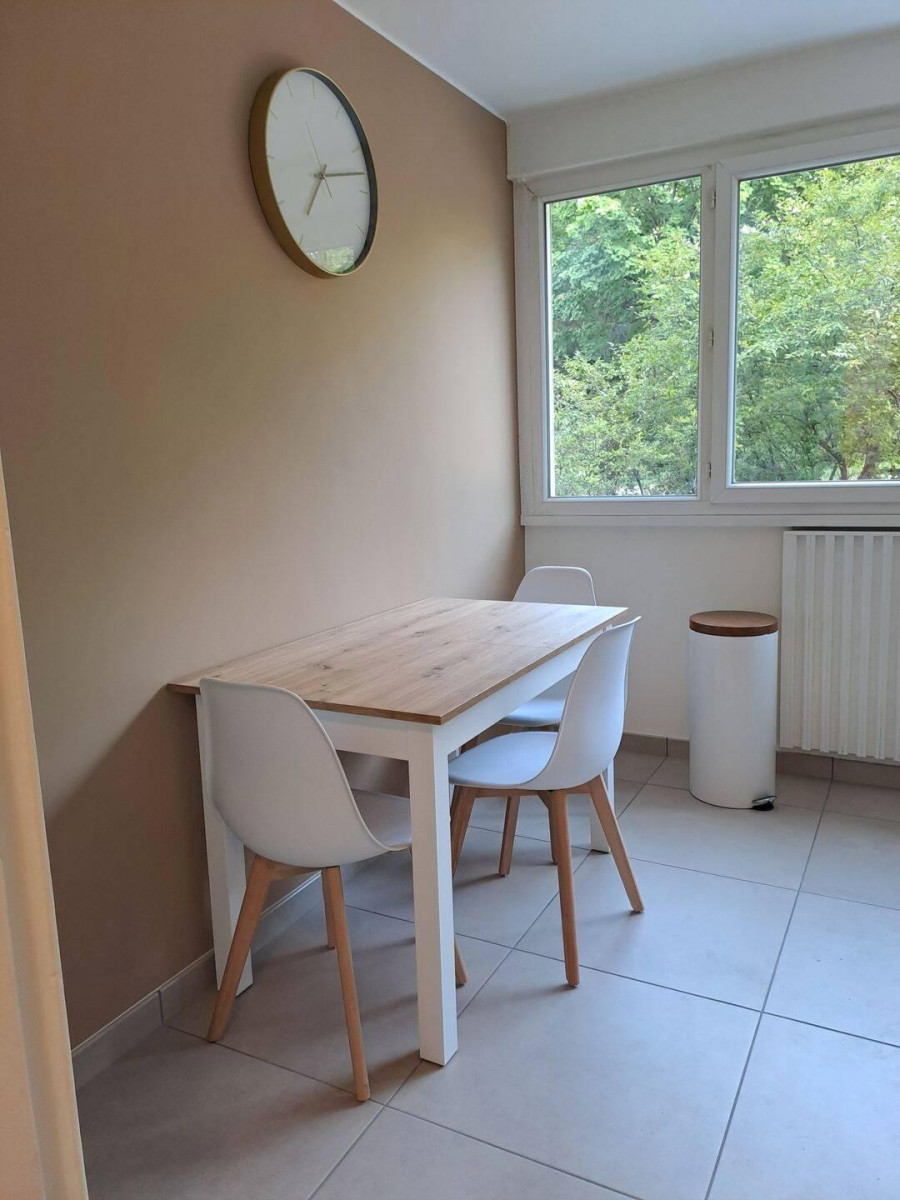 
                                                Colocation
                                                 Location chambre etudiant(e)