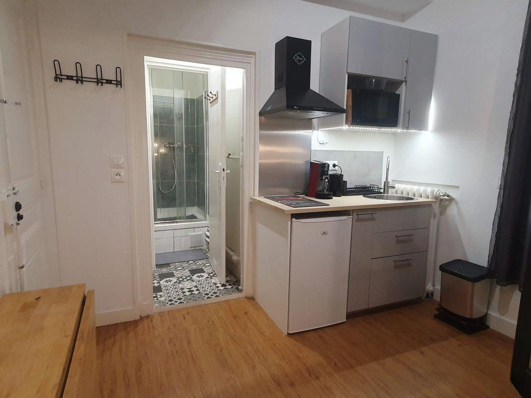 
                                                Location
                                                 Location charmant studio meublé 14m2 Paris 15ème