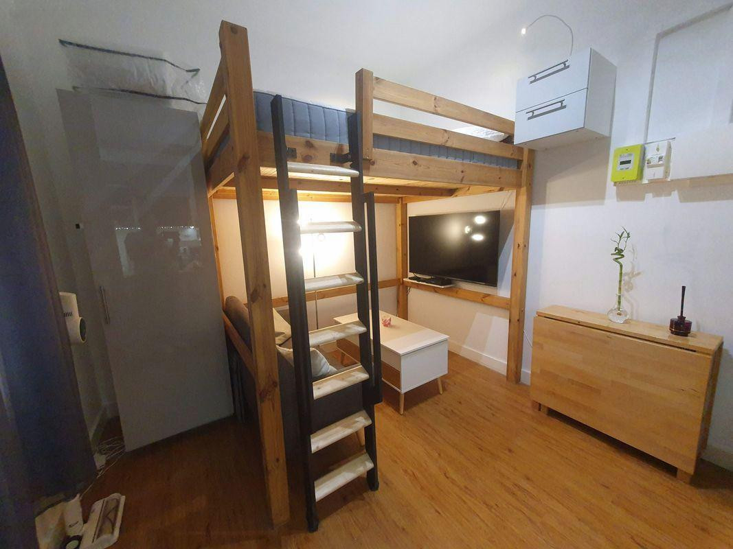 
                                                Location
                                                 Location charmant studio meublé 14m2 Paris 15ème