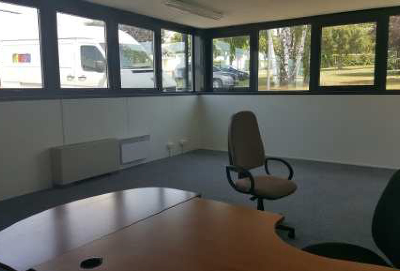 
                                                Location
                                                 Location de bureaux divisibles d'une surface de 350 m² proche d'Auxerre