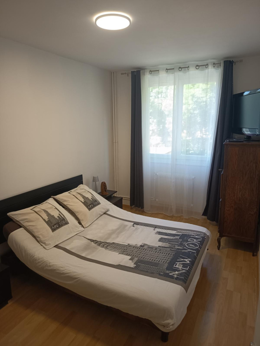 
                                                Colocation
                                                 Location d'un chambre meublée  parc de 33 hectares