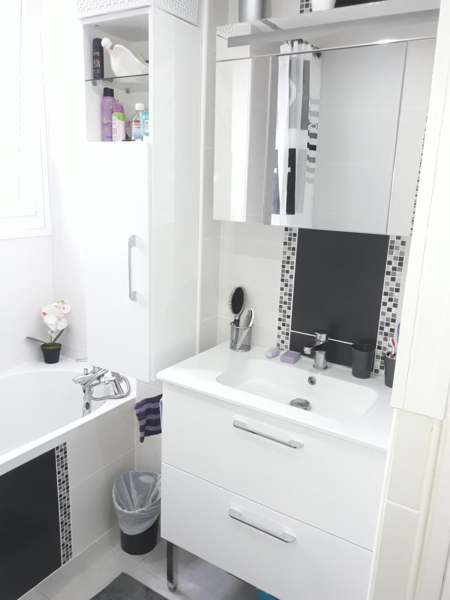 
                                                Colocation
                                                 Location d'un chambre meublée  parc de 33 hectares