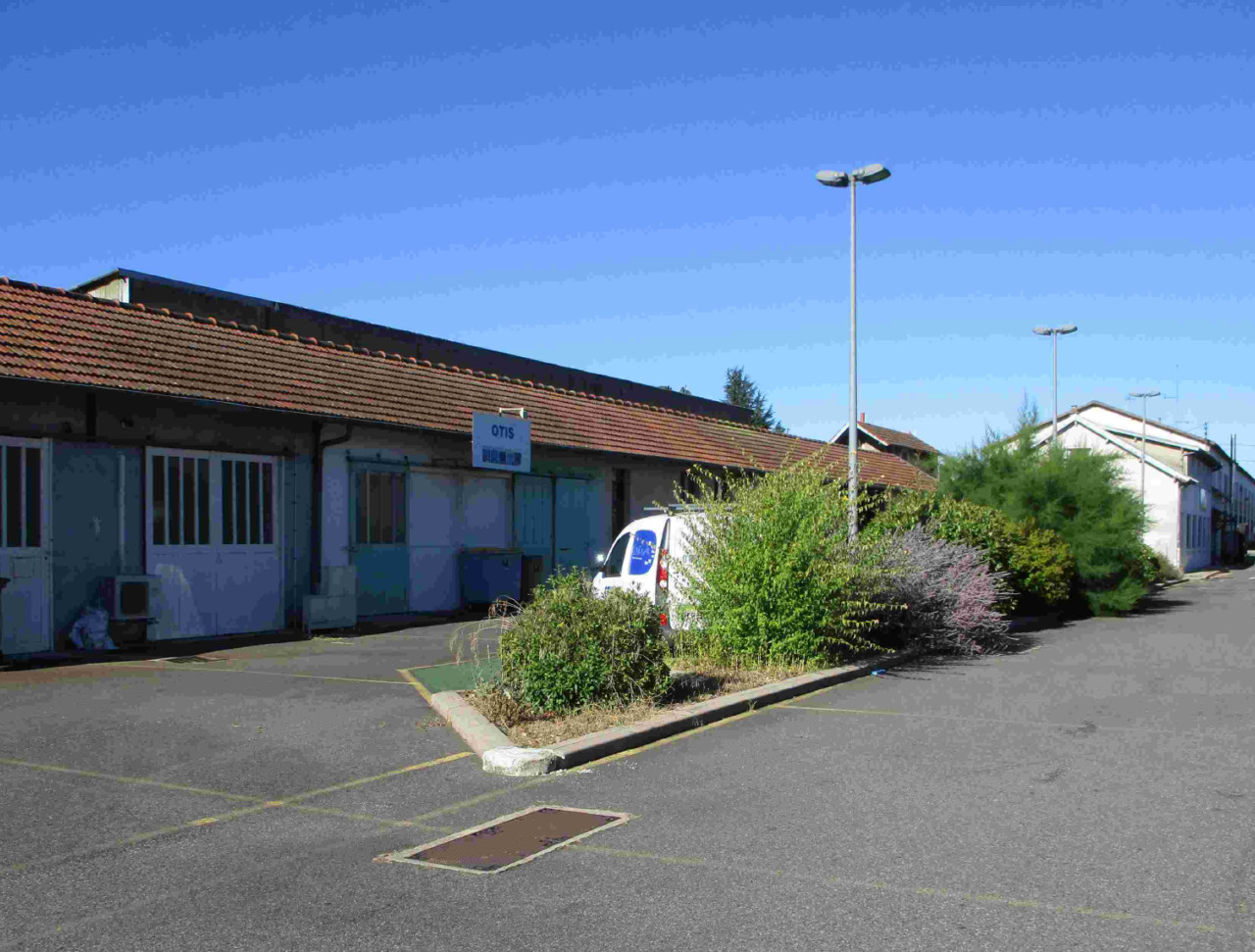 
                                                Location
                                                 Location d'un local d'activité d'une surface de 650 m² à Nièvre