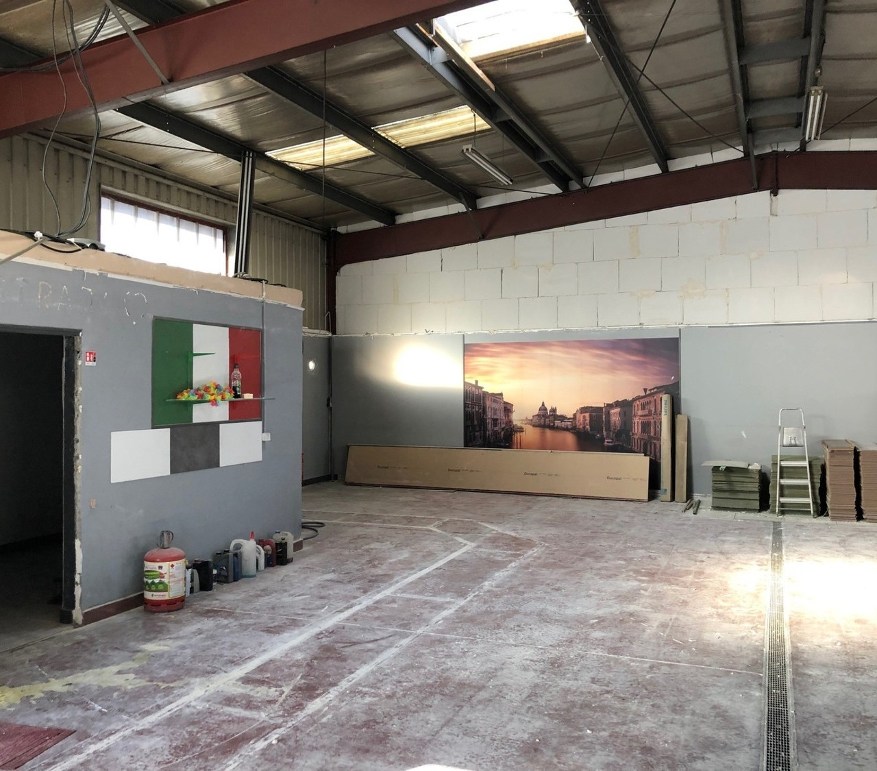 
                                                Location
                                                 Location d'un local d'activités d'une surface de 210 m² à Besançon