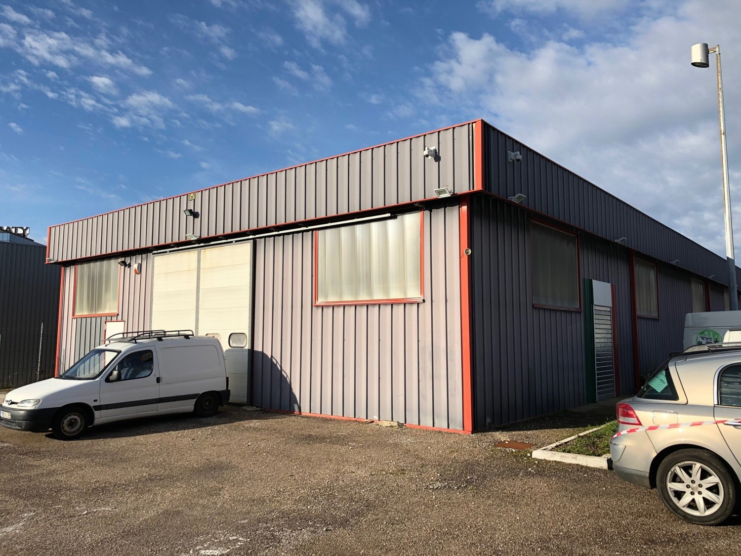 
                                                Location
                                                 Location d'un local d'activités d'une surface de 210 m² à Besançon