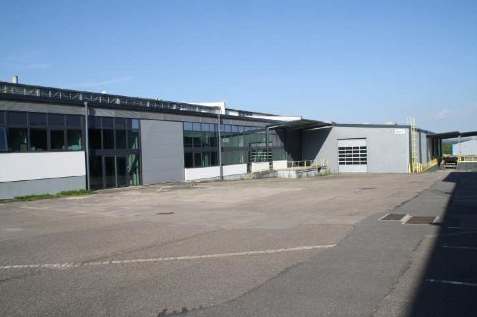 
                                                Location
                                                 Location d'une entrepôt/atelier d'une surface de 4 000 m² proche d'Auxerre