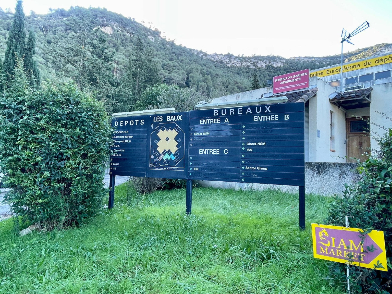 
                                                Location
                                                 Location Entrepôts / Locaux d’activités Gémenos 13420