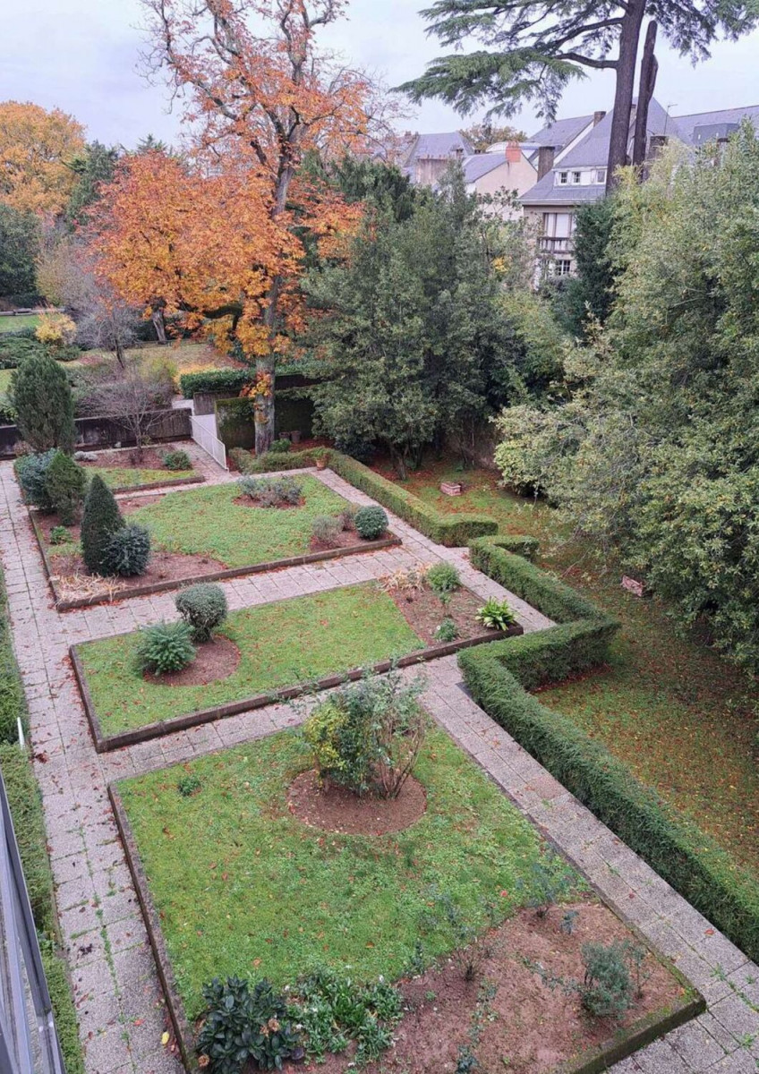 
                                                Location
                                                 Location et vente Bureaux Nantes 44000