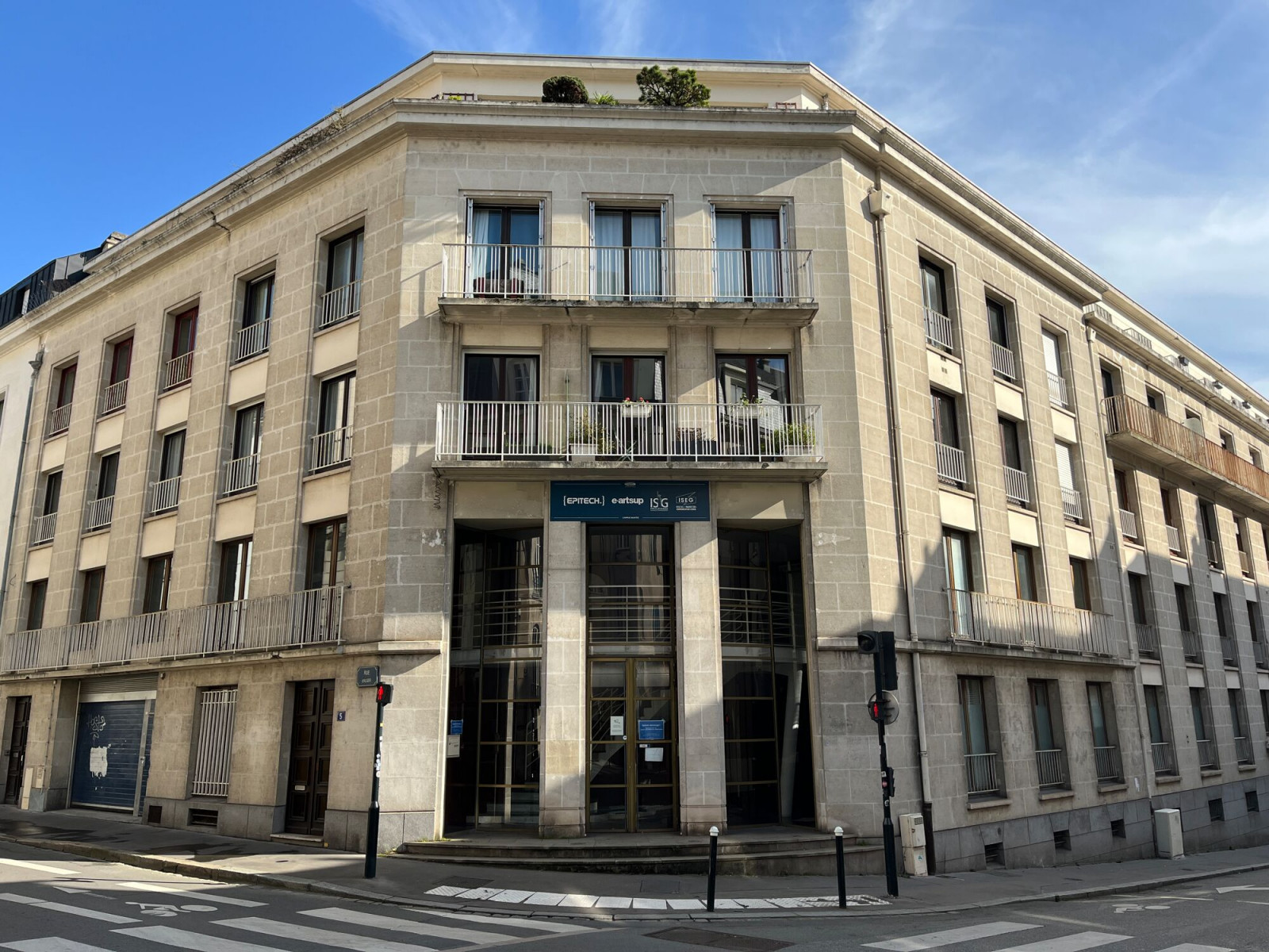 
                                                Location
                                                 Location et vente Bureaux Nantes 44100