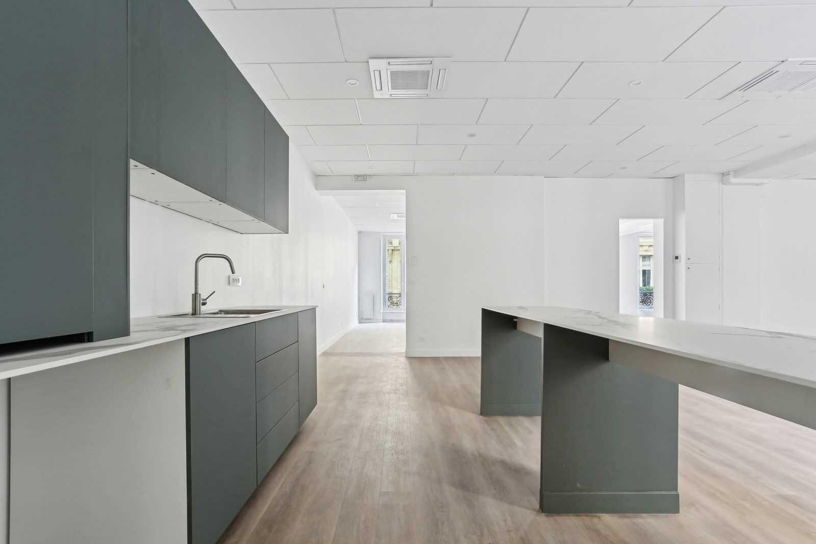 
                                                Location
                                                 Location et vente Bureaux Paris 75008