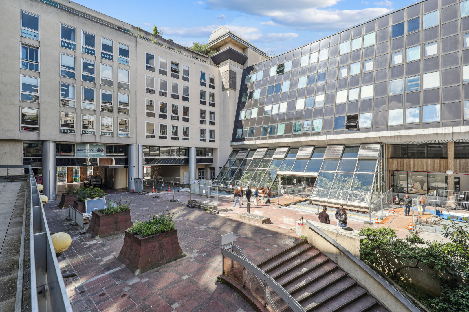 
                                                Location
                                                 Location et vente Bureaux Paris 75010