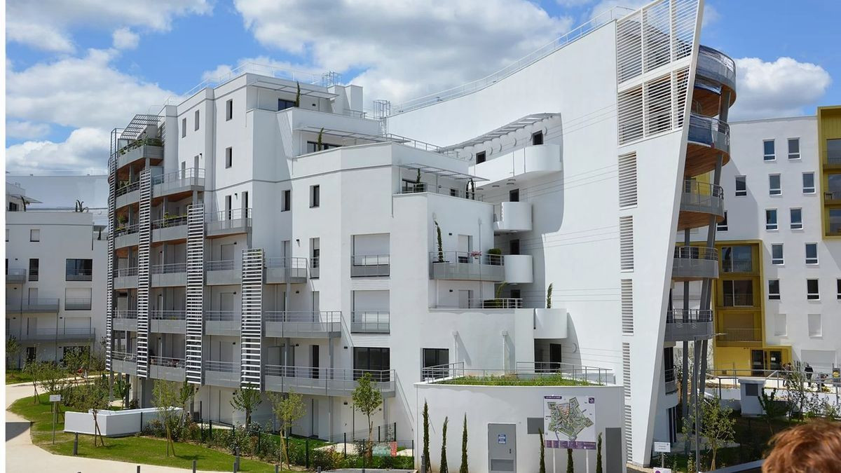 
                                                Location
                                                 Location Issy les Moulineaux