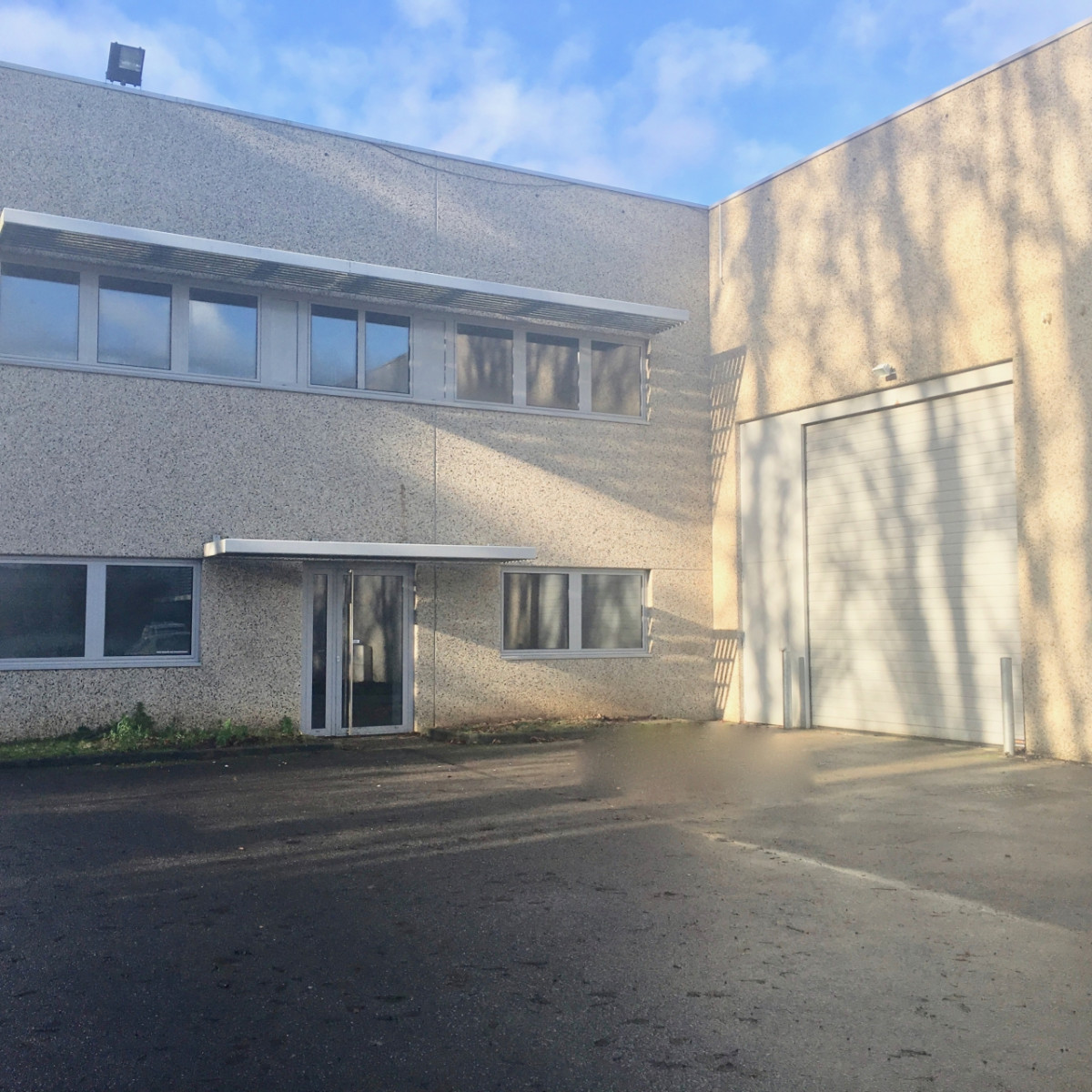 
                                                Location
                                                 Location local d'activités Amiens - 450 m² - Amiens Est