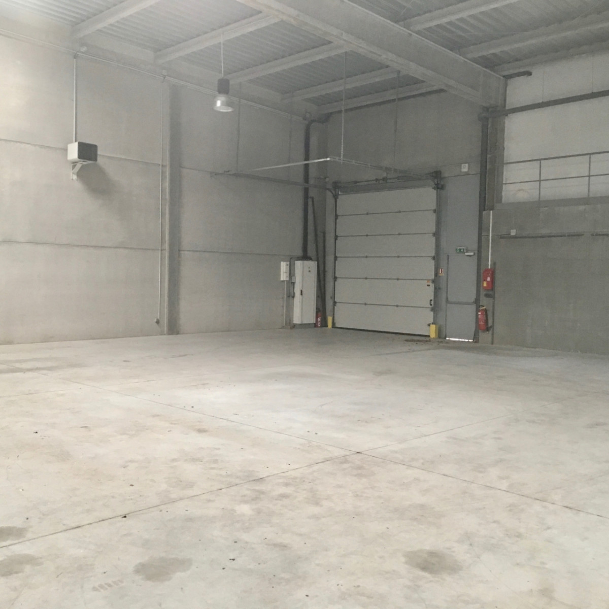 
                                                Location
                                                 Location local d'activités Amiens - 450 m² - Amiens Est