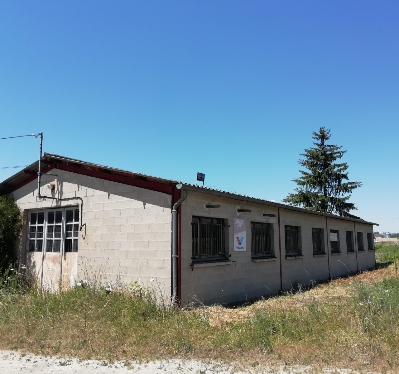 
                                                Location
                                                 Location local d'activités de 240m² proche Auxerre