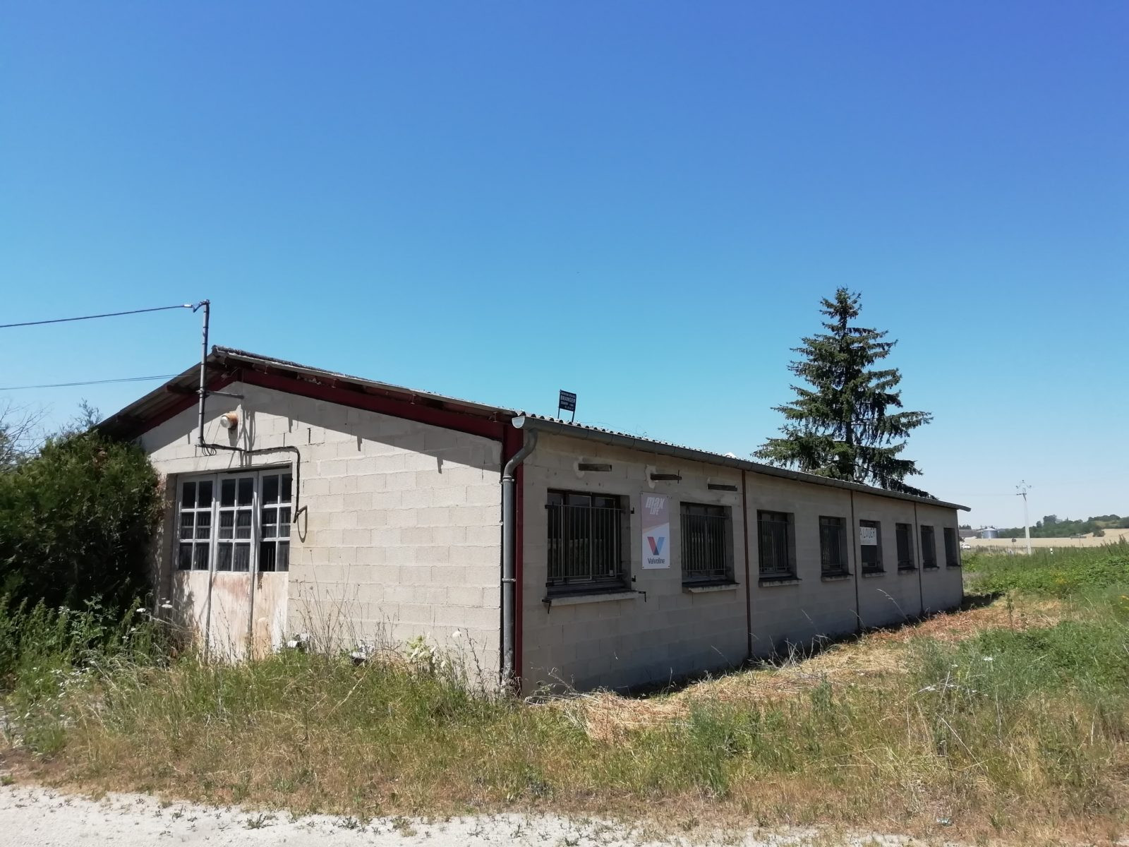 
                                                Location
                                                 Location local d'activités de 240m² proche Auxerre
