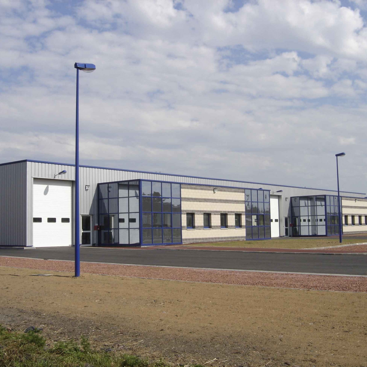 
                                                Location
                                                 Location local d'activités Douai - 670 m² - Proche Valenciennes