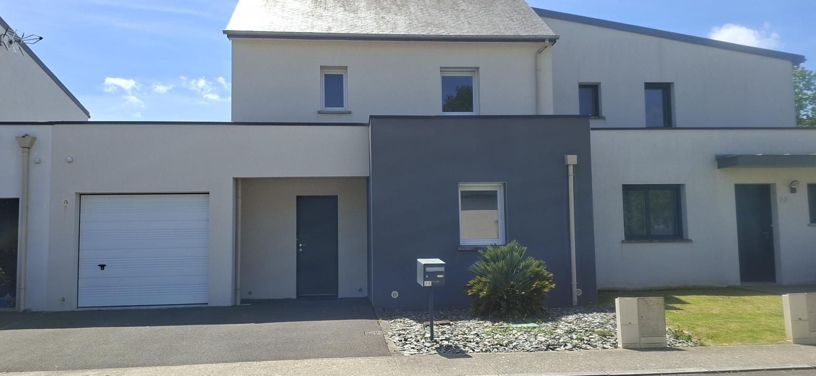 
                                                Location
                                                 Location maison avec jardin