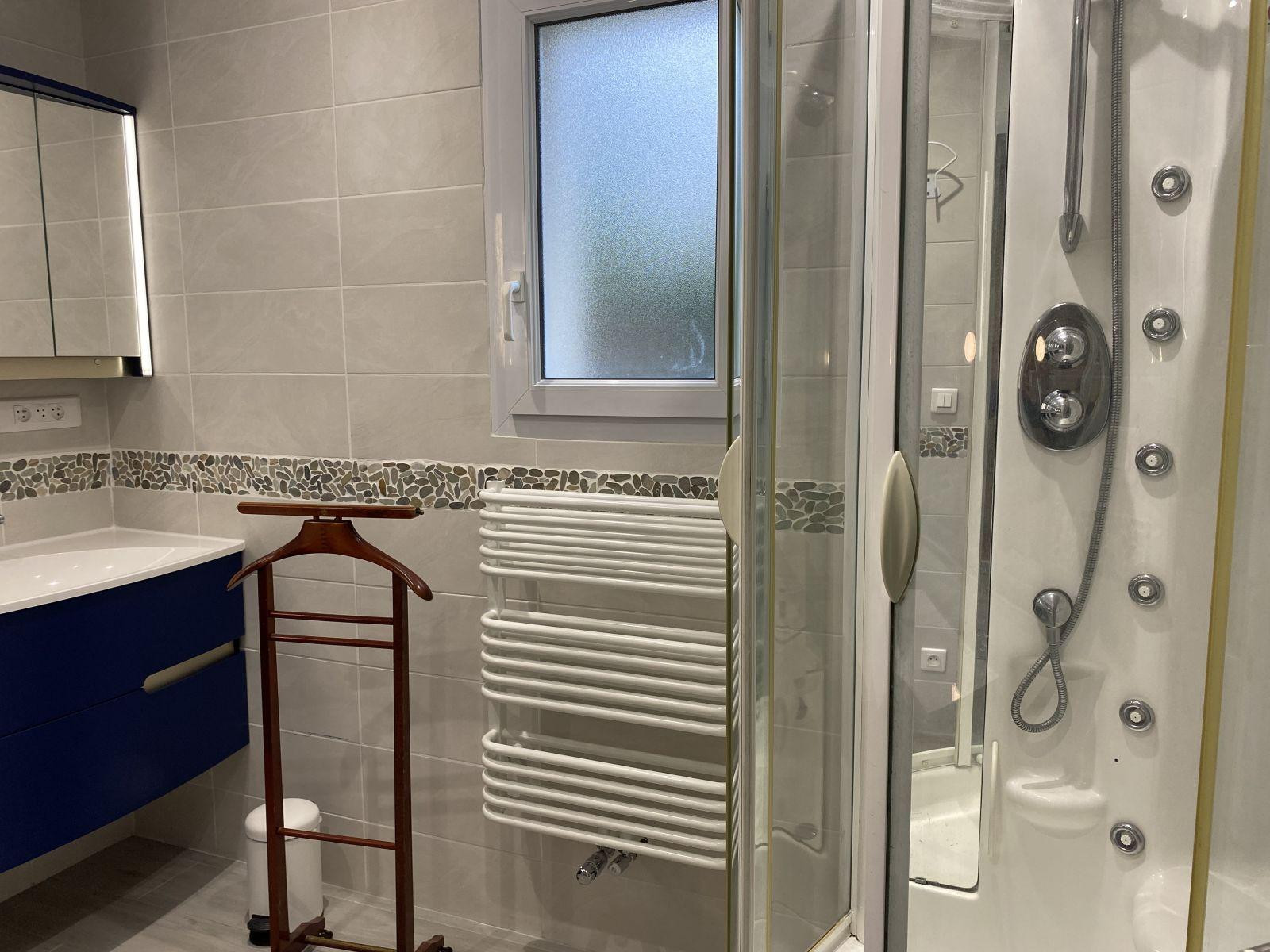 
                                                Colocation
                                                 Location mensuelle dans un Gîte
