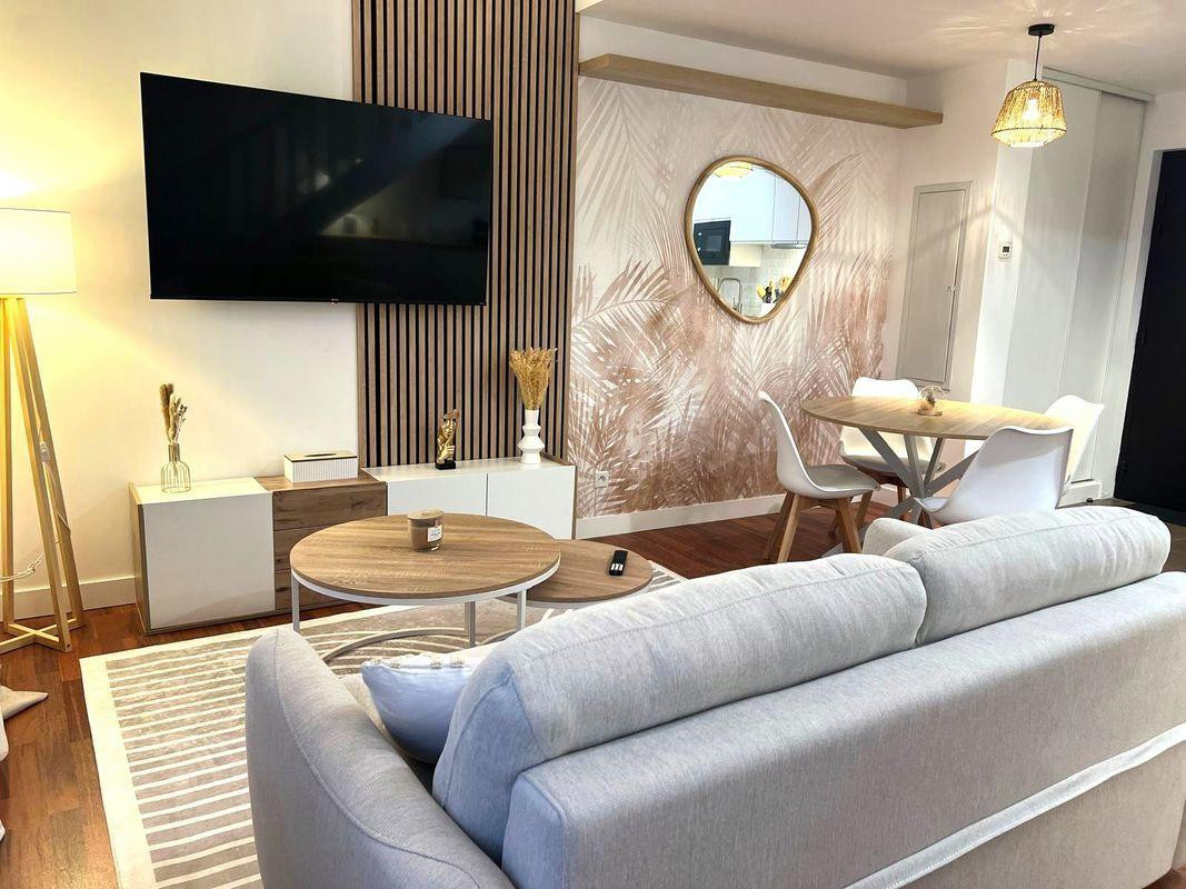 
                                                Location
                                                 Location meublée 13001