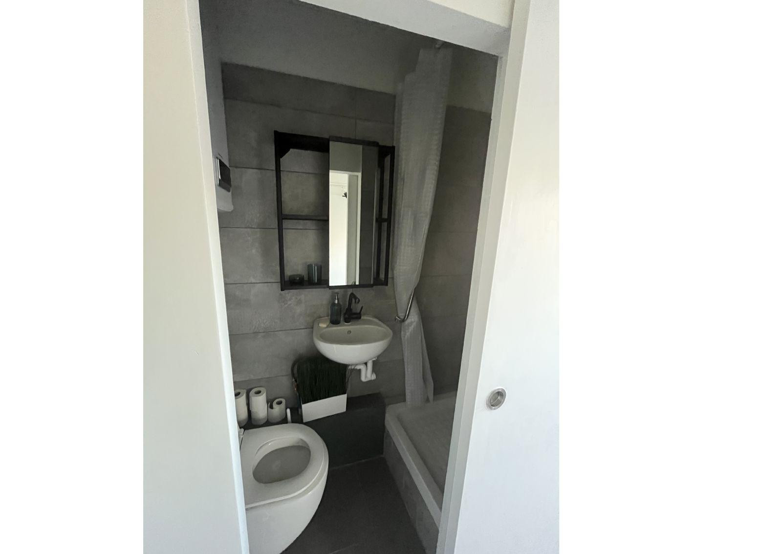 
                                                Location
                                                 Location meublée 13m² - Porte Dauphine/Etoile