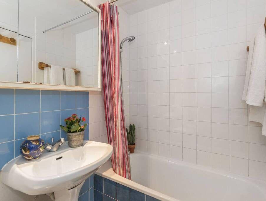 
                                                Location
                                                 Location meublée 2 pièces 37 m² Paris Petite copro