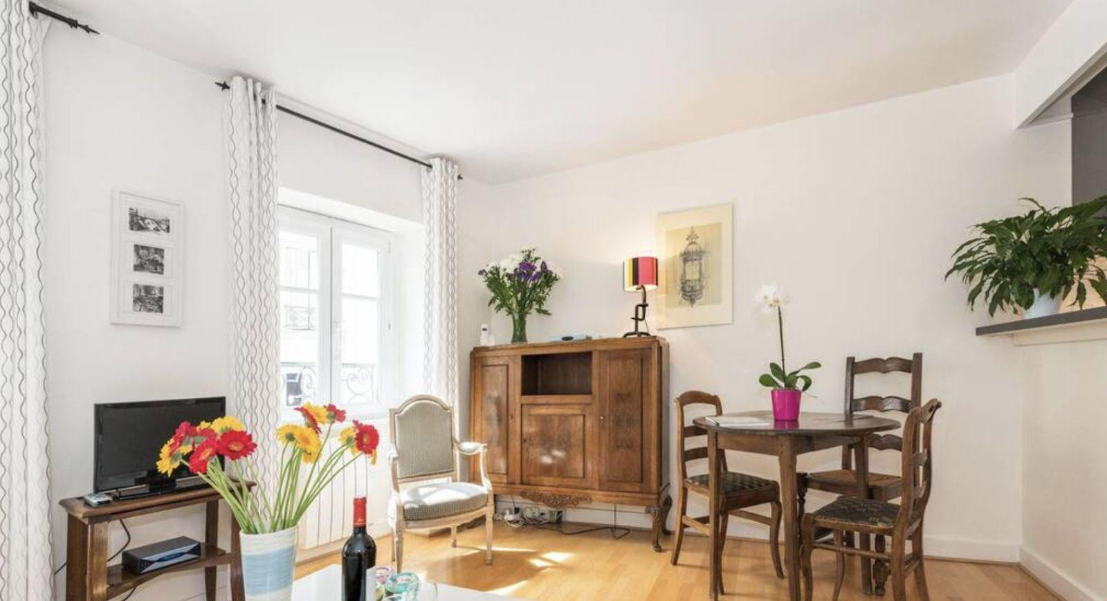 
                                                Location
                                                 Location meublée 2 pièces 37 m² Paris Petite copro