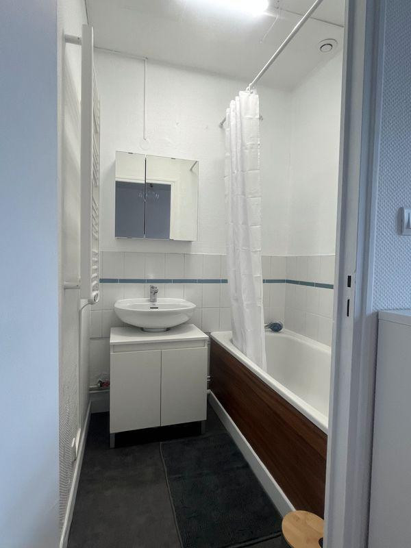 
                                                Location
                                                 Location meublée 25m2  refait à neuf