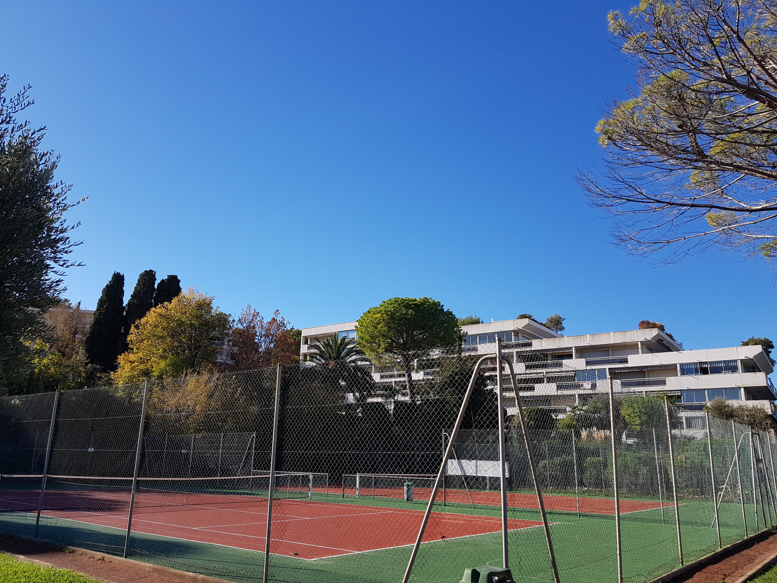 
                                                Location
                                                 LOCATION MEUBLEE A L'ANNEE - studio avec loggia vue mer, parking