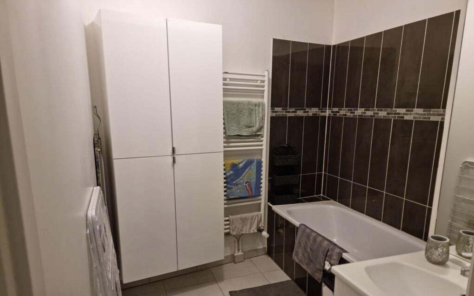 
                                                Location
                                                 Location meublée appartement 3 pièces 65 m²