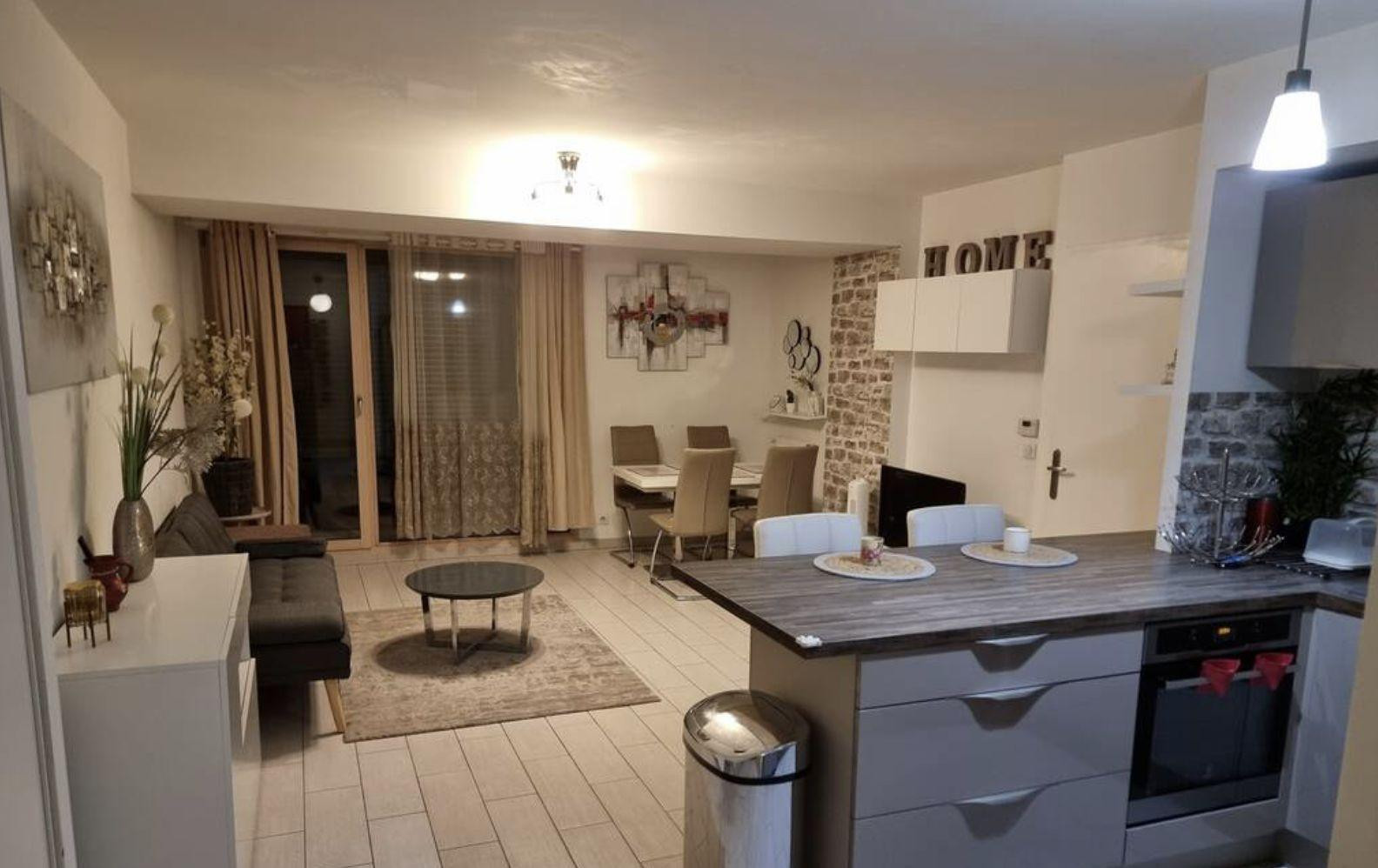 
                                                Location
                                                 Location meublée appartement 3 pièces 65 m²