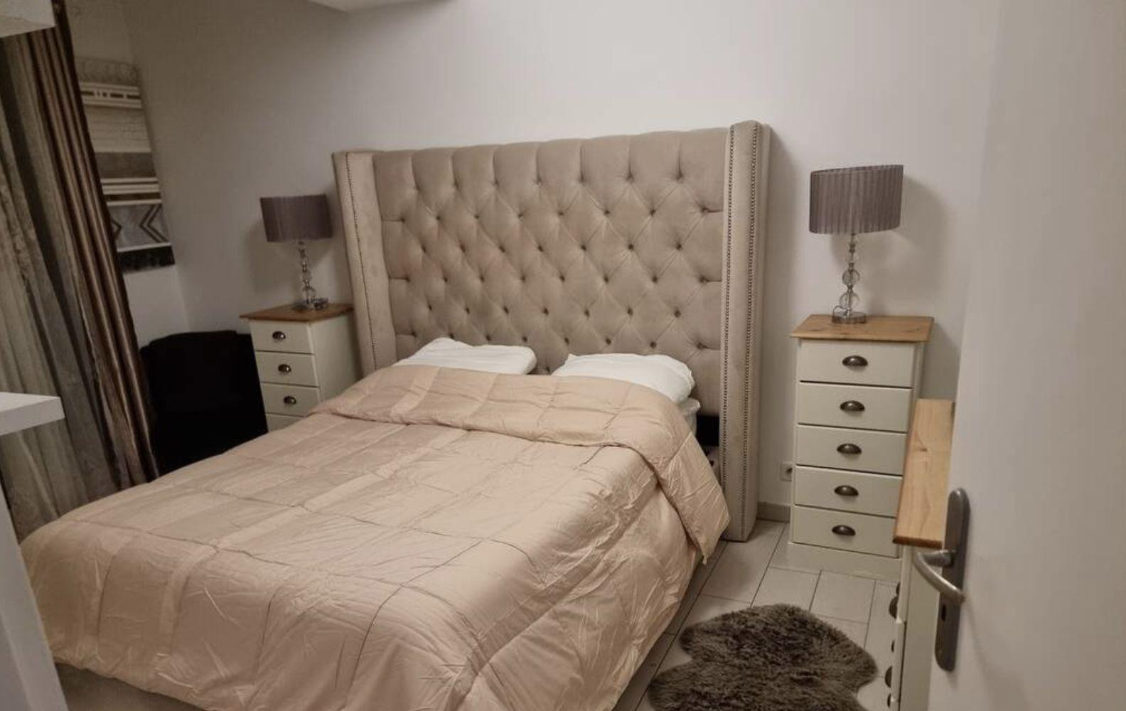 
                                                Location
                                                 Location meublée appartement 3 pièces 65 m²