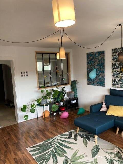 
                                                Location
                                                 Location meublée appartement 3 pièces 73 m²