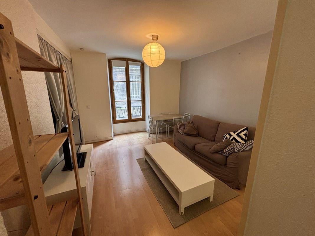 
                                                Location
                                                 Location meublée appartement T1 Bis 1 pièce