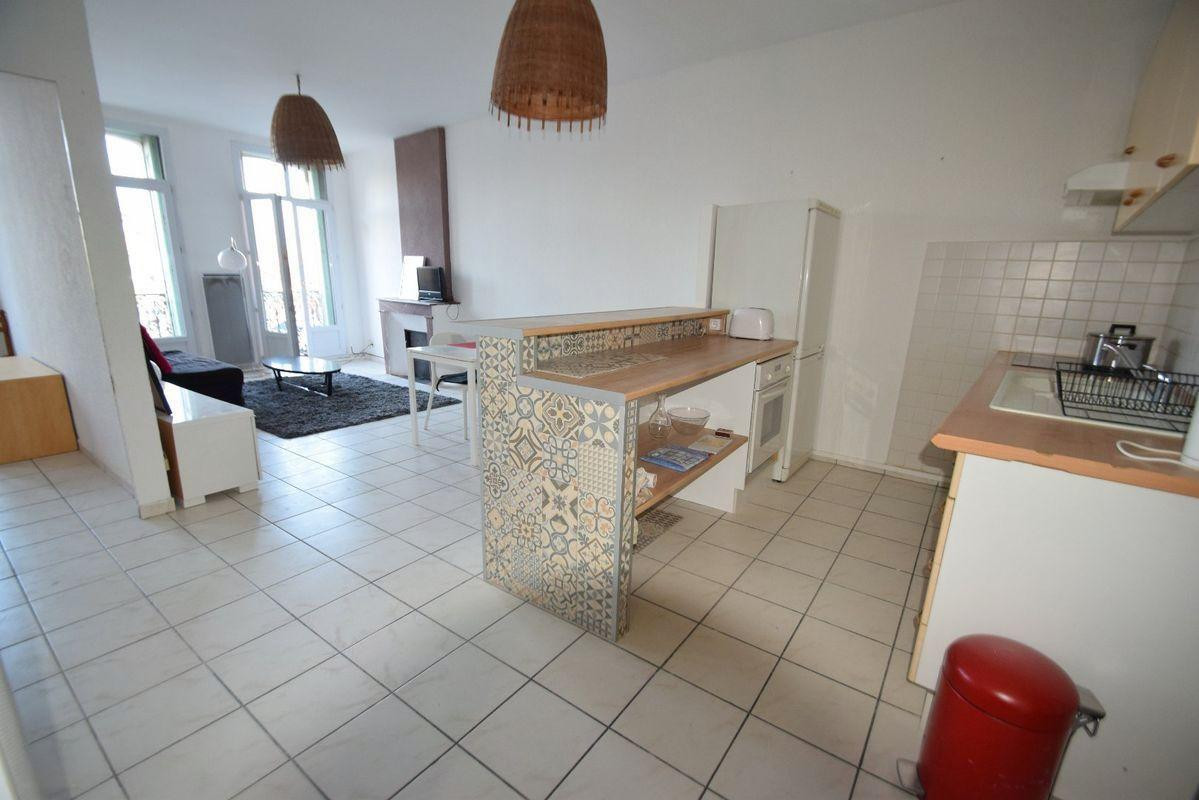 
                                                Location
                                                 Location meublée, appartement T3 de 60.65m²