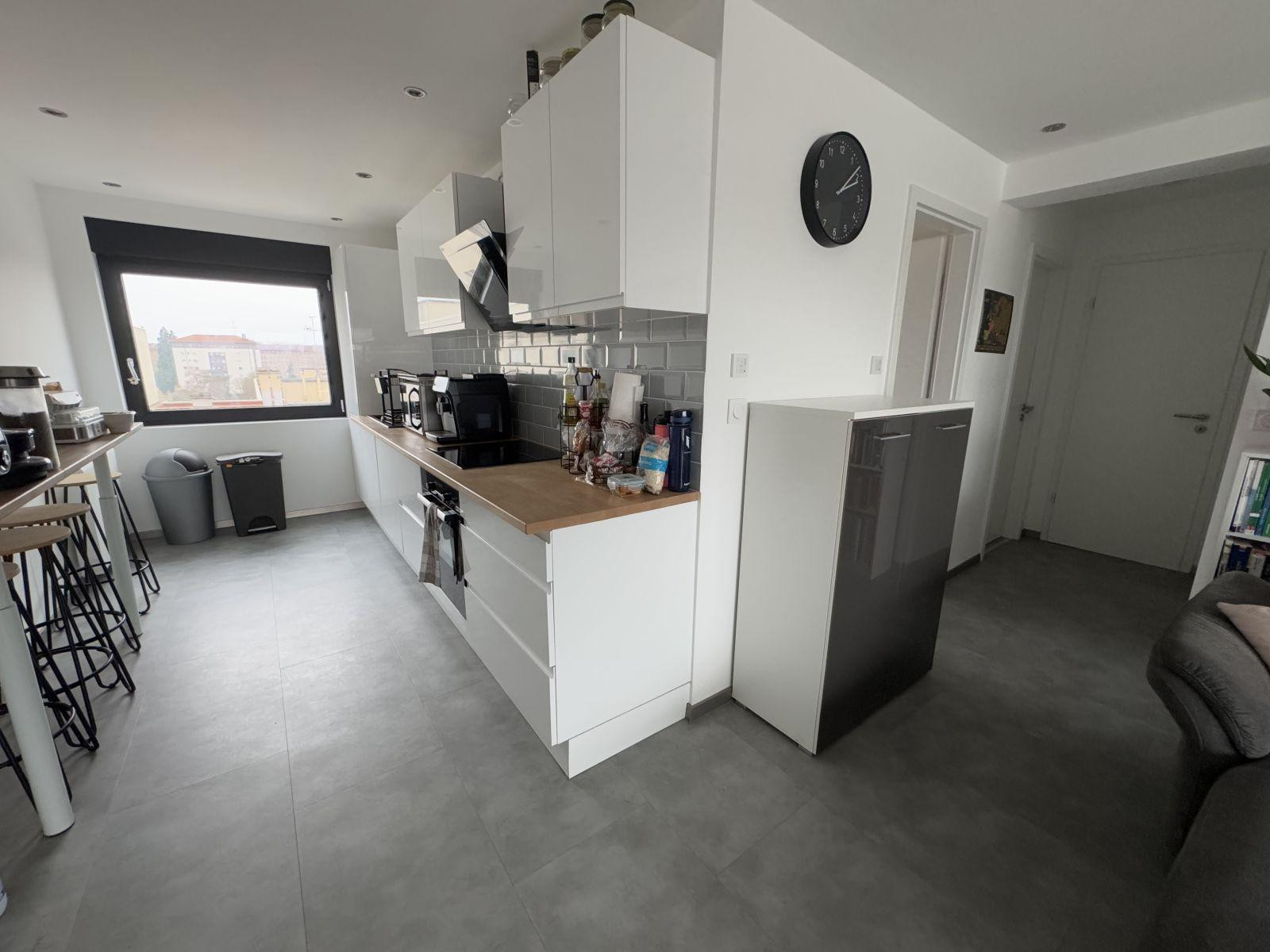 
                                                Location
                                                 Location meublée appartement T3 rénové