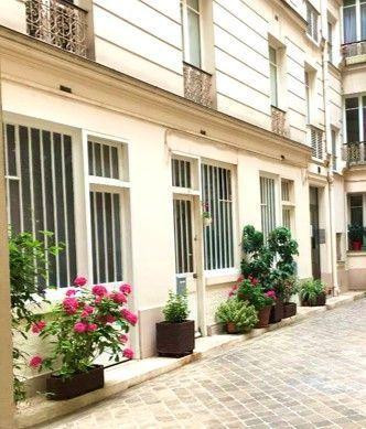 
                                                Location
                                                 Location meublée au cœur des Batignolles de 28 m²