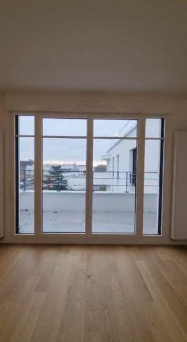 
                                                Location
                                                 Location meublée, avec balcon et parking