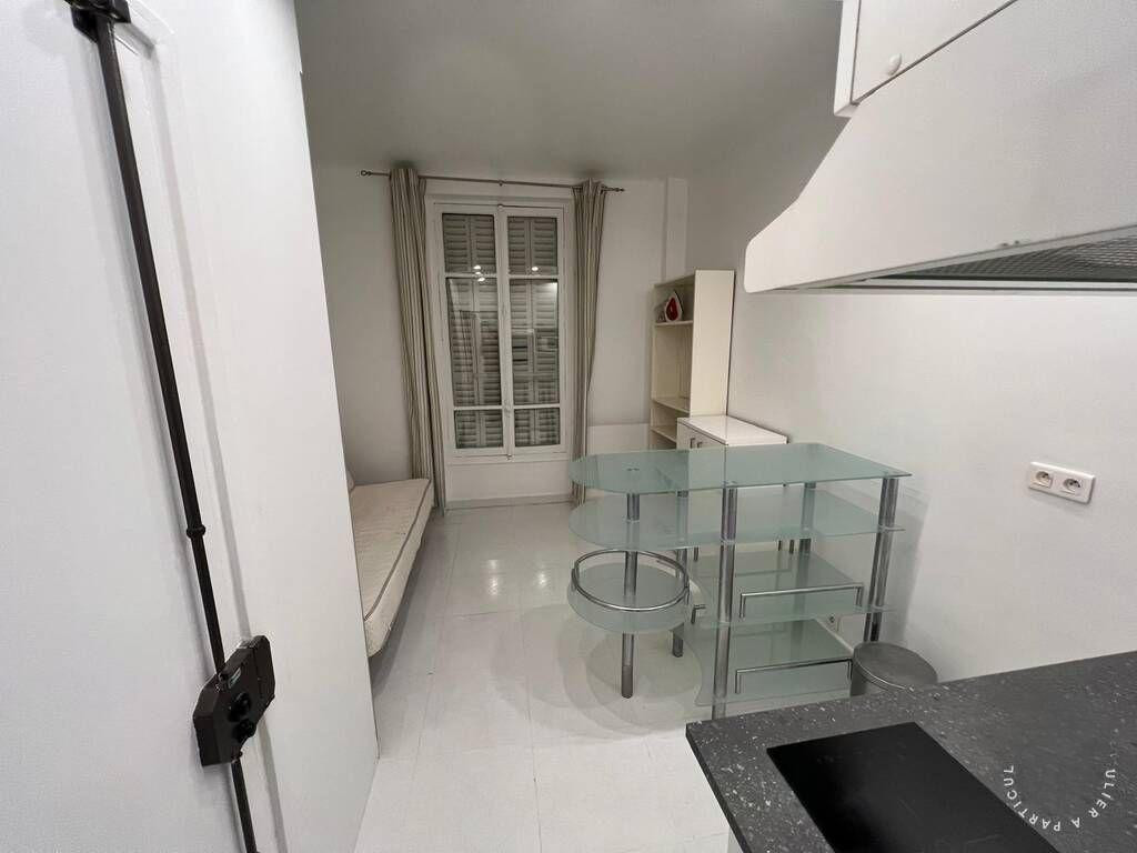 
                                                Colocation
                                                 Location meublée studio 16 m² Paris 9E