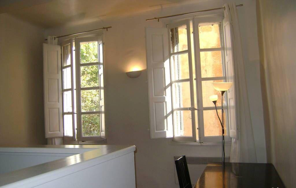 
                                                Location
                                                 Location meublée studio 25 m² Aix-En-Provence
