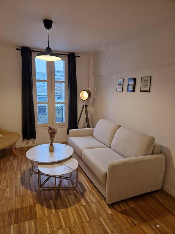 
                                                Location
                                                 Location meublée studio 25 m² Paris 19E (75019)