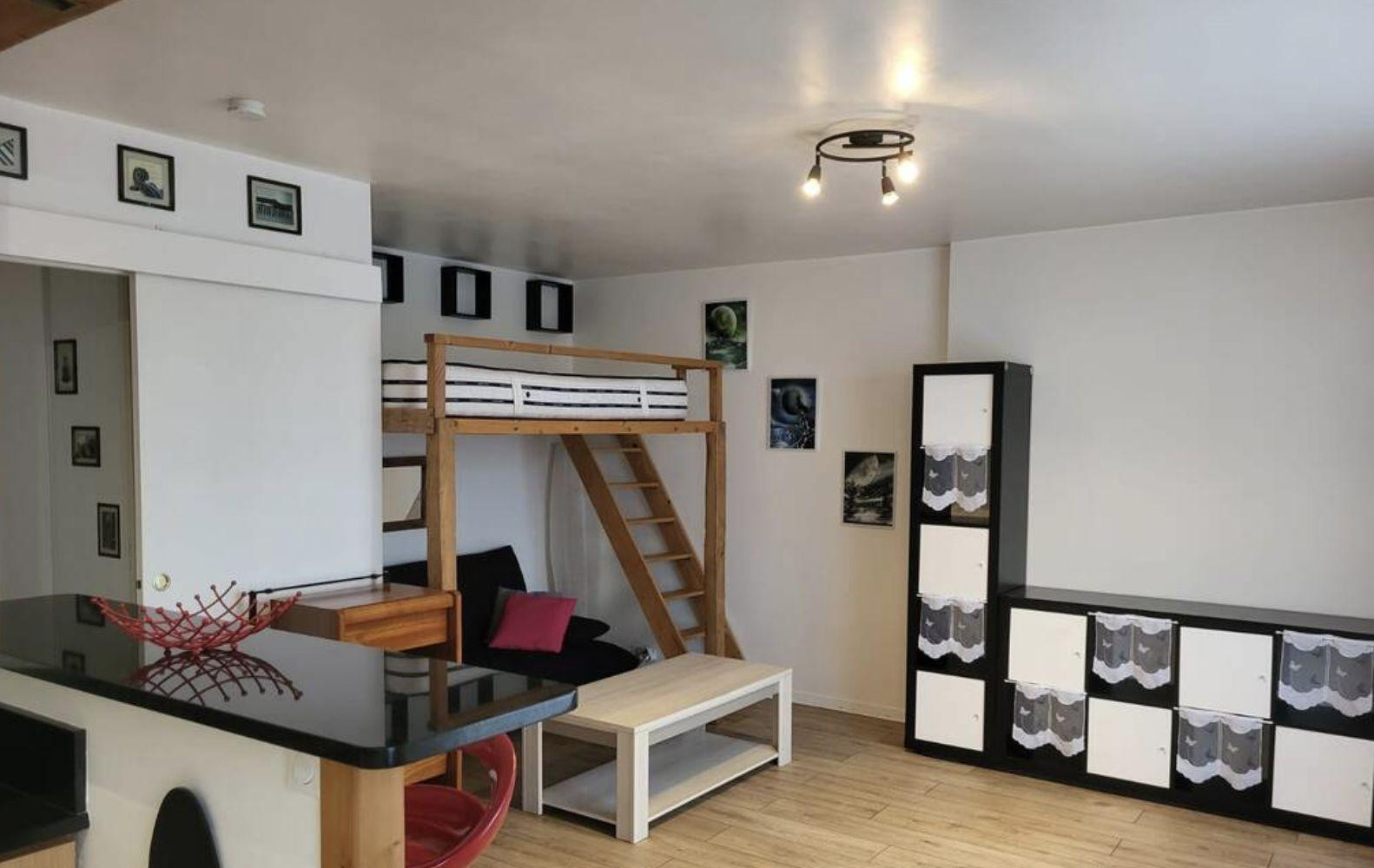 
                                                Location
                                                 Location meublée studio 32 m²