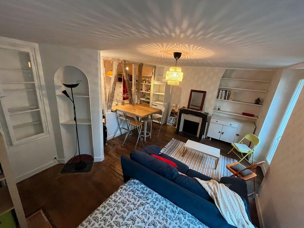 
                                                Location
                                                 Location meublée studio 35 m² Paris 18E