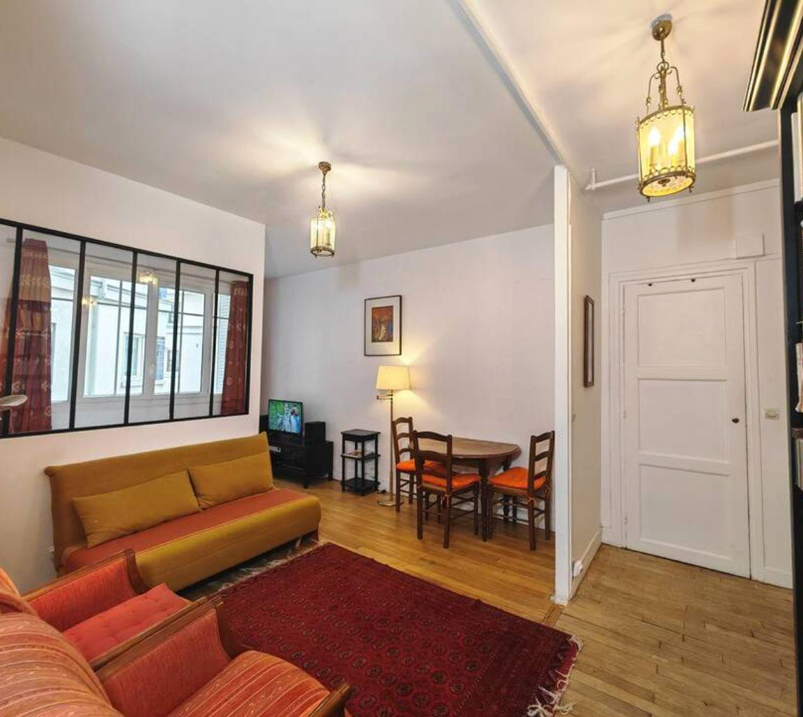 
                                                Location
                                                 Location meublée studio 40 m² Porte De Saint Cloud