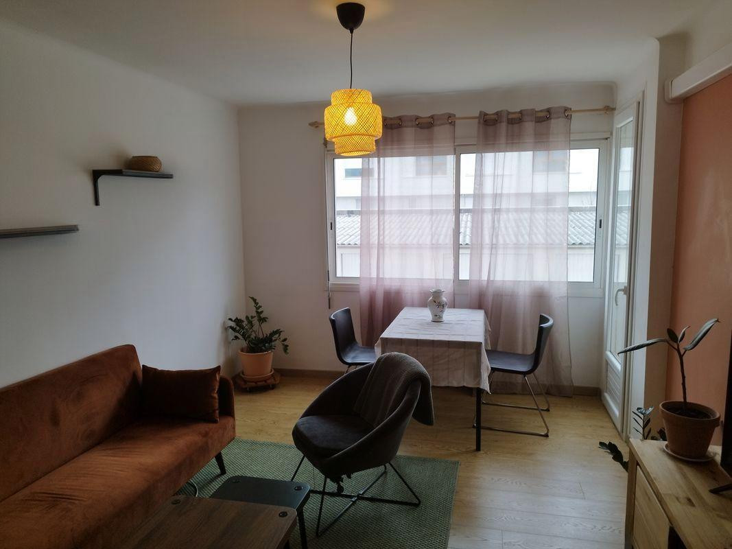 
                                                Location
                                                 Location meublée T2 45 M² - Secteur Philippidès
