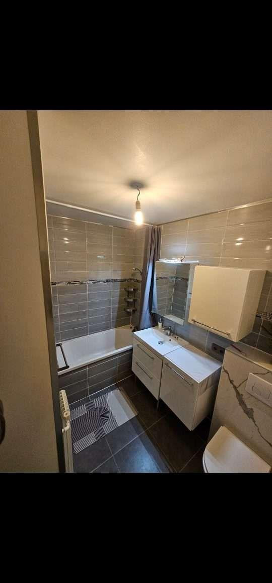 
                                                Colocation
                                                 Location meublée T4 refait à neuf et bien agencé.