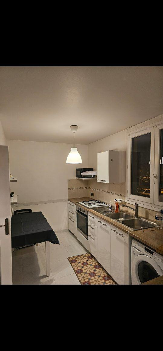 
                                                Colocation
                                                 Location meublée T4 refait à neuf et bien agencé.