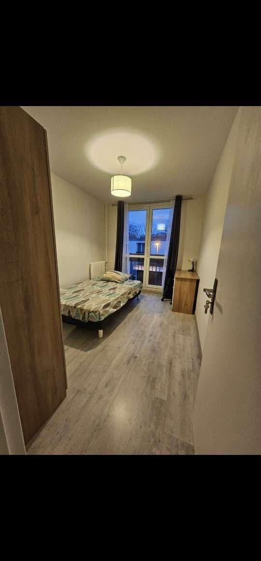 
                                                Colocation
                                                 Location meublée T4 refait à neuf et bien agencé.