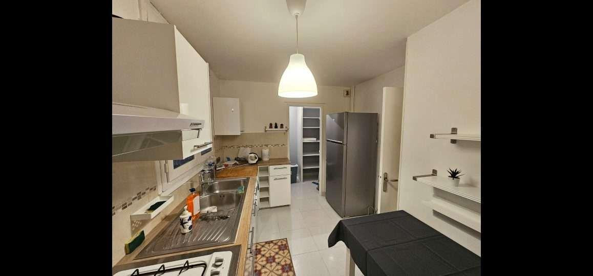 
                                                Colocation
                                                 Location meublée T4 refait à neuf et bien agencé.