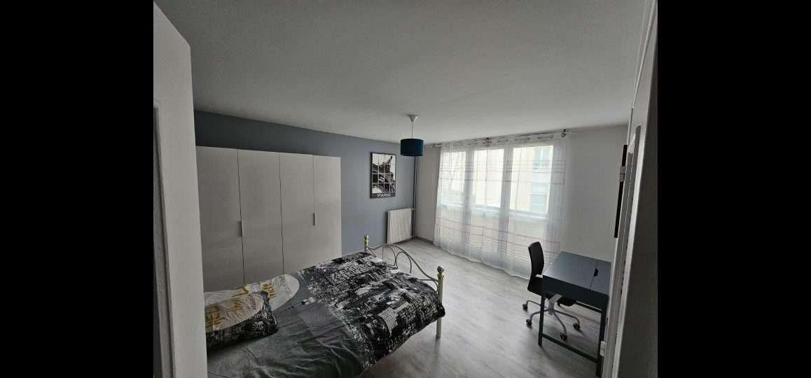 
                                                Colocation
                                                 Location meublée T4 refait à neuf et bien agencé.